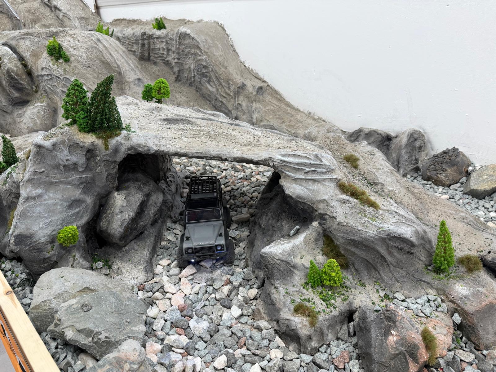 RC crawler tackling the Crawler World course